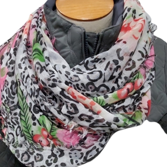 Women Lightweight Print Floral Pattern Scarf - Picture 1 of 4
